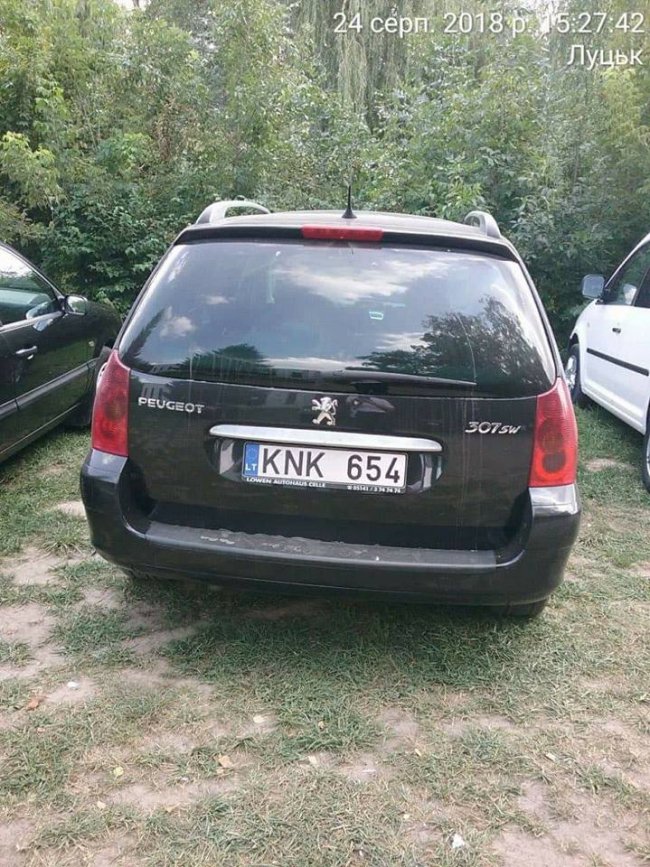 Буси, джипи, «бляхи»: у луцькому парку штрафували автоандонів. ФОТО