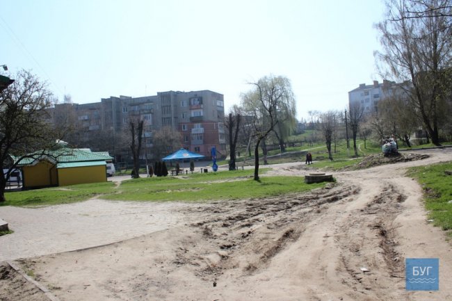 Мешканці нововолинської багатоповерхівки четвертий рік скаржаться на кафе-шашличну