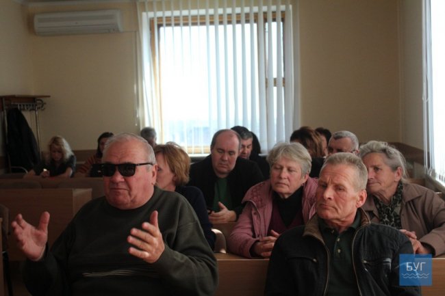 Мешканці нововолинської багатоповерхівки четвертий рік скаржаться на кафе-шашличну