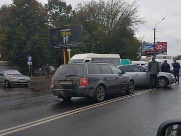 Аварія у Луцьку: не розминулись  Skoda і Hyundai
