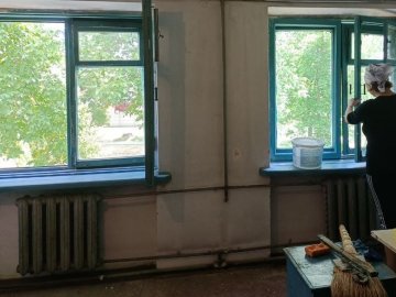 В громаді на Волині ремонтують покинутий гуртожиток, щоб заселити туди переселенців