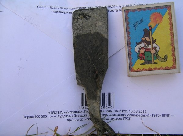 Унікального човна, що знайшли на Волині, вдалося дістати з води. ФОТО 