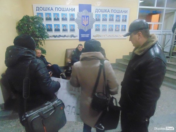 «Бандити і міліція – одна коаліція» - у Луцьку «тролять» управління МВС. ФОТО