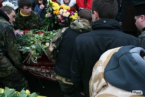 У Луцьку прощалися з загиблим волинянином. ФОТО