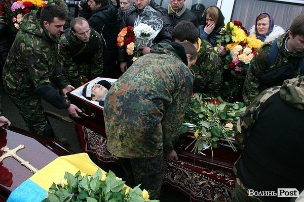 У Луцьку прощалися з загиблим волинянином. ФОТО
