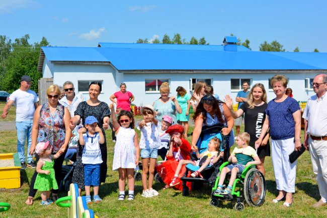 Луцькі активісти зібрали кошти на будівництво майданчика для дітей з ДЦП