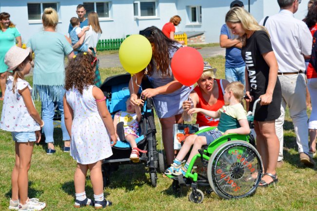 Луцькі активісти зібрали кошти на будівництво майданчика для дітей з ДЦП