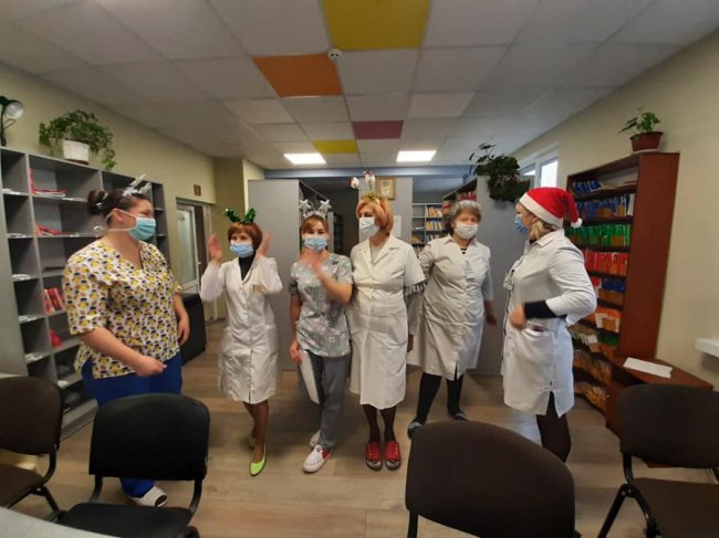 Медики з Волині влаштували новорічний флешмоб для маленьких пацієнтів. ФОТО