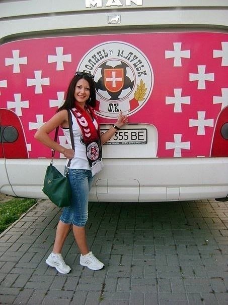 В інтернеті обирають найкрасивішу вболівальницю  «Волині». ФОТО