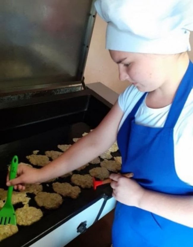 Майбутні кондитери з Волині проходять практику на базі відпочинку в Одесі. ФОТО