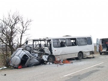 Аварія в Криму: легковик врізався в автобус з пасажирами. ФОТО. ВІДЕО