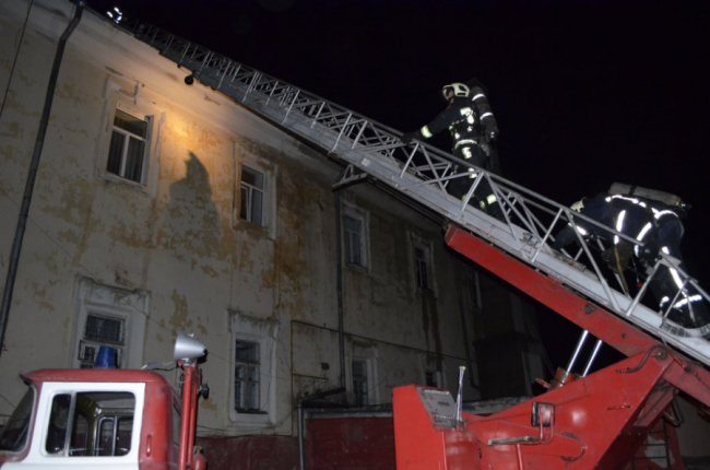 Пожежу у військовому госпіталі Луцька гасили технікою трьох міст. ФОТО. ВІДЕО