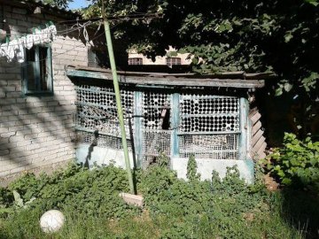 Луцькі муніципали знесли незаконно встановлені сараї. ФОТО