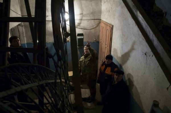 Порошенко вночі відвідав обстріляний Краматорськ. ФОТО. ВІДЕО