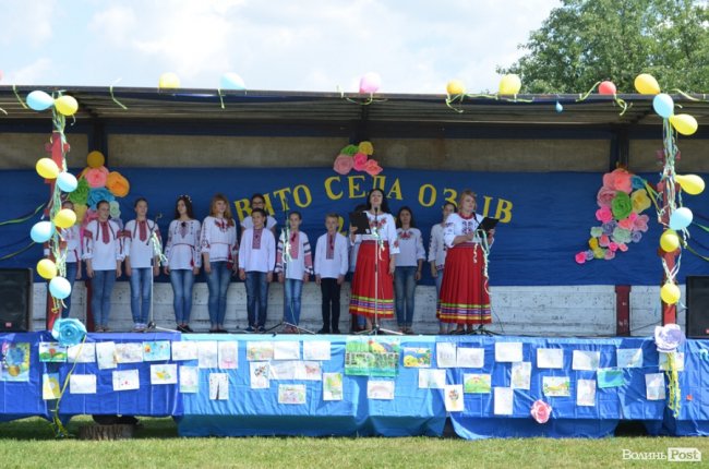 Новий майданчик і перше велике гуляння: в Оздові біля Луцька відсвяткували День села. ФОТО