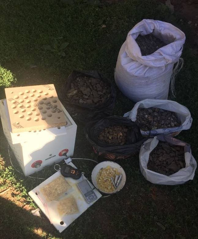 У селі на Волині накрили підпільний цех з обробки бурштину. ФОТО