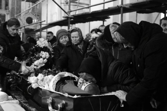 У Луцьку з честю провели в останню дорогу двох військових. ФОТО У Луцьку з честю провели в останню дорогу двох військових. ФОТО