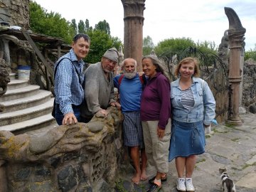 До відомого луцького скульптора завітав босоногий «Громадянин світу». ВІДЕО