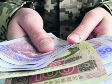 Зарплати військових ЗСУ зросли майже на третину
