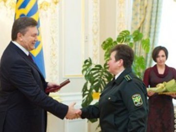 Янукович присвоїв волинянці почесне звання