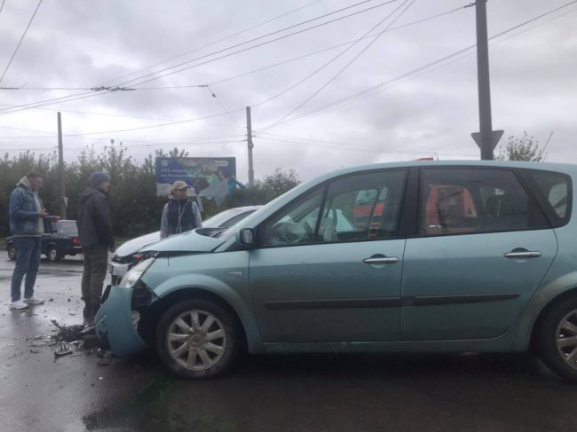 У Луцьку зіткнулися два легковики. ФОТО