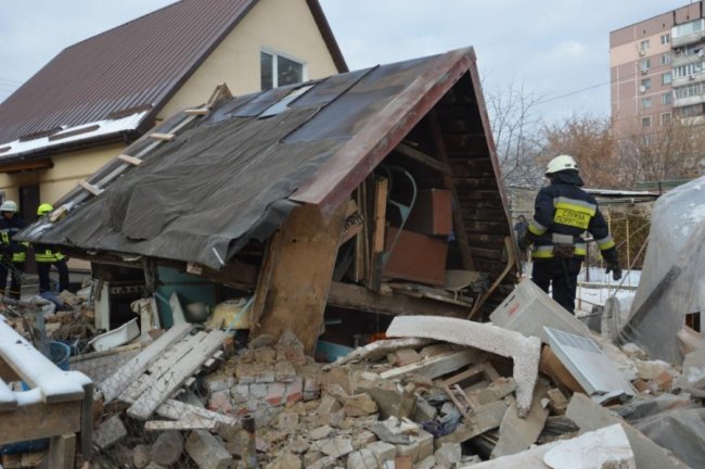 У Дніпрі вибух зруйнував будинок пенсіонерки: жінка – у лікарні. ФОТО. ВІДЕО