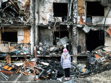 Пекло на Землі: Маріуполь розбомблений на 80-90%, людей хоронять в братських могилах в міському саду