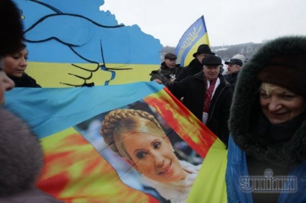 Як у Києві з'єднували Україну посеред Дніпра. ФОТО