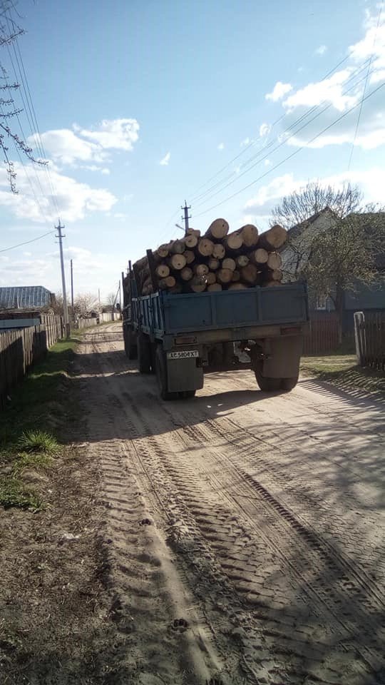 «Нагадує дрібну пральну дошку»: волинянка обурена станом дороги поблизу Ковеля
