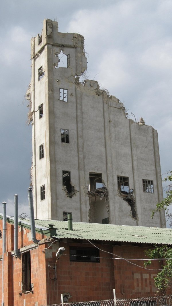 Як розбирають хлібокомбінат в Луцьку. ФОТО. ВІДЕО