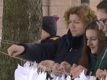 «Ангели пам’яті»: у селі під Луцьком вшанували Героїв Небесної Сотні. ВІДЕО