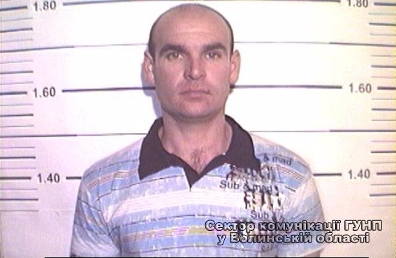 Розшукують чоловіка, який вчинив розбій. ФОТО