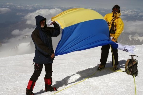 Луцький альпініст піднявся на найвищу та найскладнішу вершину Європи. ФОТО