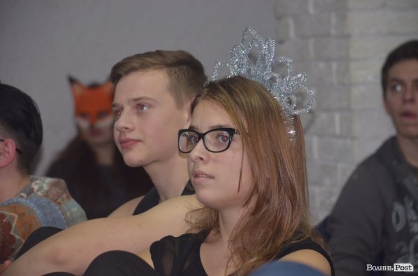 Як лучани всю ніч дивилися новорічні фільми. ФОТО 