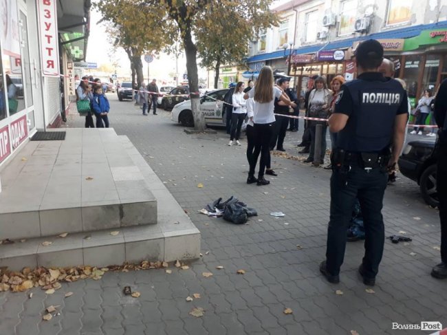 У Луцьку озброєний чоловік в масці намагався пограбувати «ШвидкоГроші». ФОТО