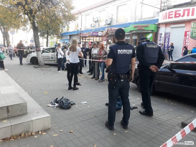 У Луцьку озброєний чоловік в масці намагався пограбувати «ШвидкоГроші». ФОТО