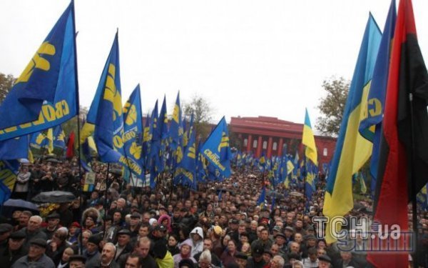 УПА та Бандеру вшанували у Києві ходою. ФОТО