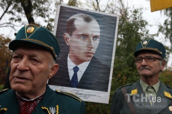 УПА та Бандеру вшанували у Києві ходою. ФОТО