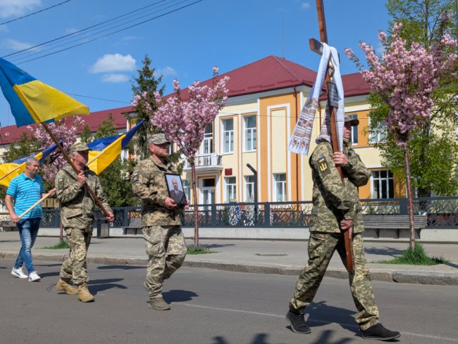 На Волині попрощалися із загиблим Героєм  Володимиром Котиком у день його народження