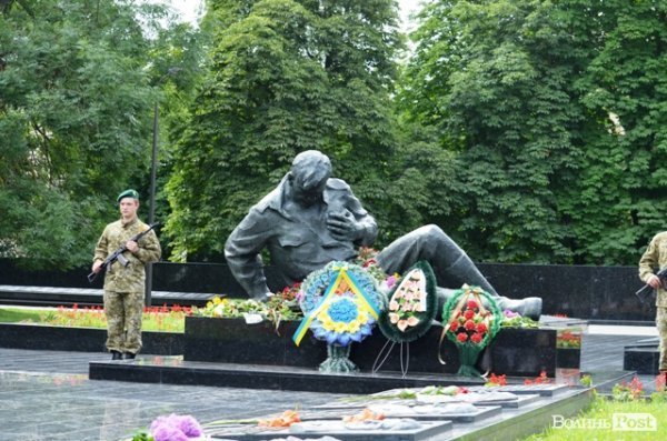 У Луцьку вшанували пам'ять героїв війни. ФОТО
