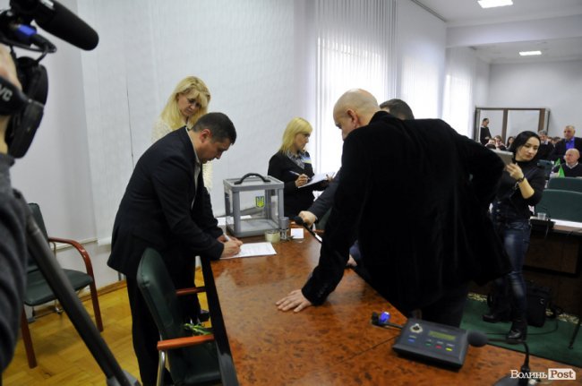 «Переворот» у Луцькій міськраді: 37 фотомиттєвостей