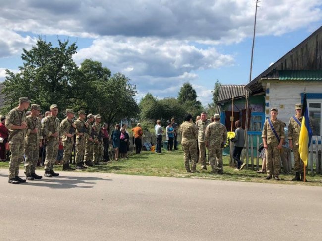 На Волині попрощалися із 20-річним юнаком, що загинув у зоні ООС