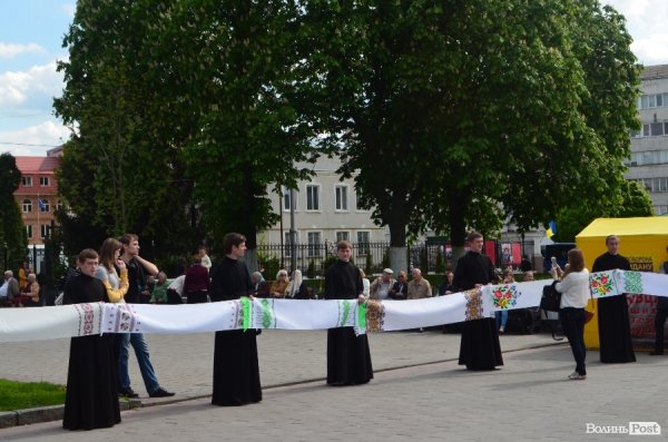 У Луцьку відбувся фестиваль вишитих рушників