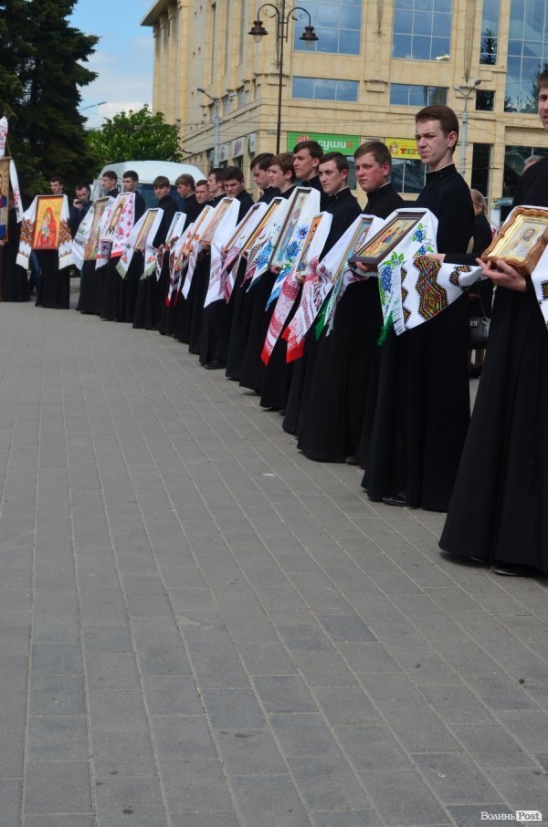 У Луцьку відбувся фестиваль вишитих рушників