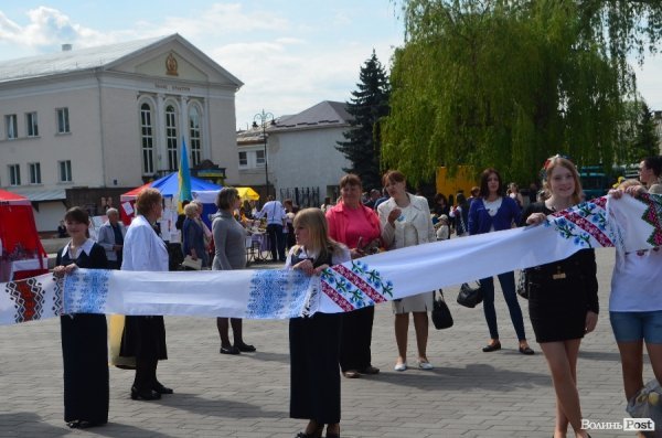 У Луцьку відбувся фестиваль вишитих рушників