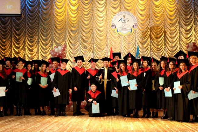 Близько тисячі студентів ЛНТУ стали магістрами. ФОТО