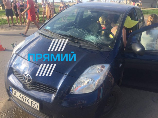 На Світязі жінка на іномарці збила мотоцикліста. ФОТО