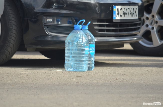 У Луцьку влаштували масову дезінфекцію таксі. ФОТО