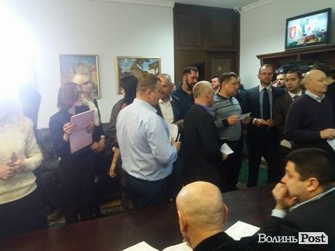 Позачергова сесія Луцької міськради. ЯК ЦЕ БУЛО