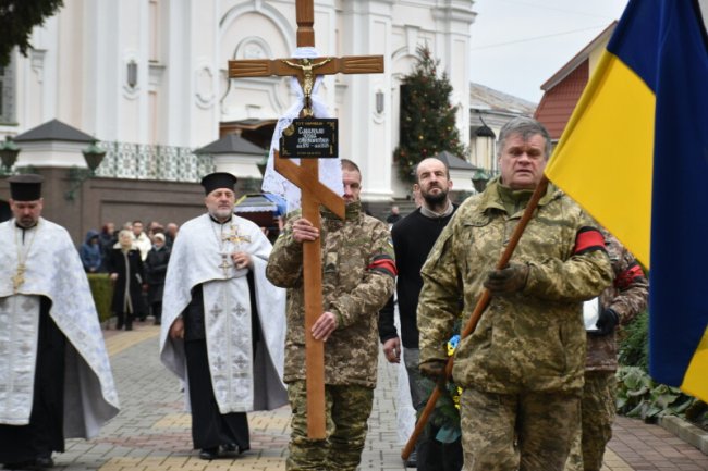 Скорботний день: у Луцьку попрощалися з Героєм Юрієм Смикалом